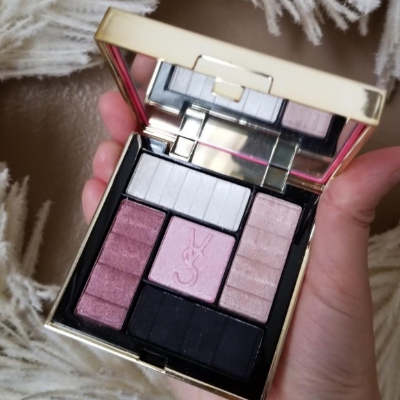 ❗Vintage Victoria's Secret Barbie Pink and Gold Compact Mirror Palette❗ - Picture 3 of 6